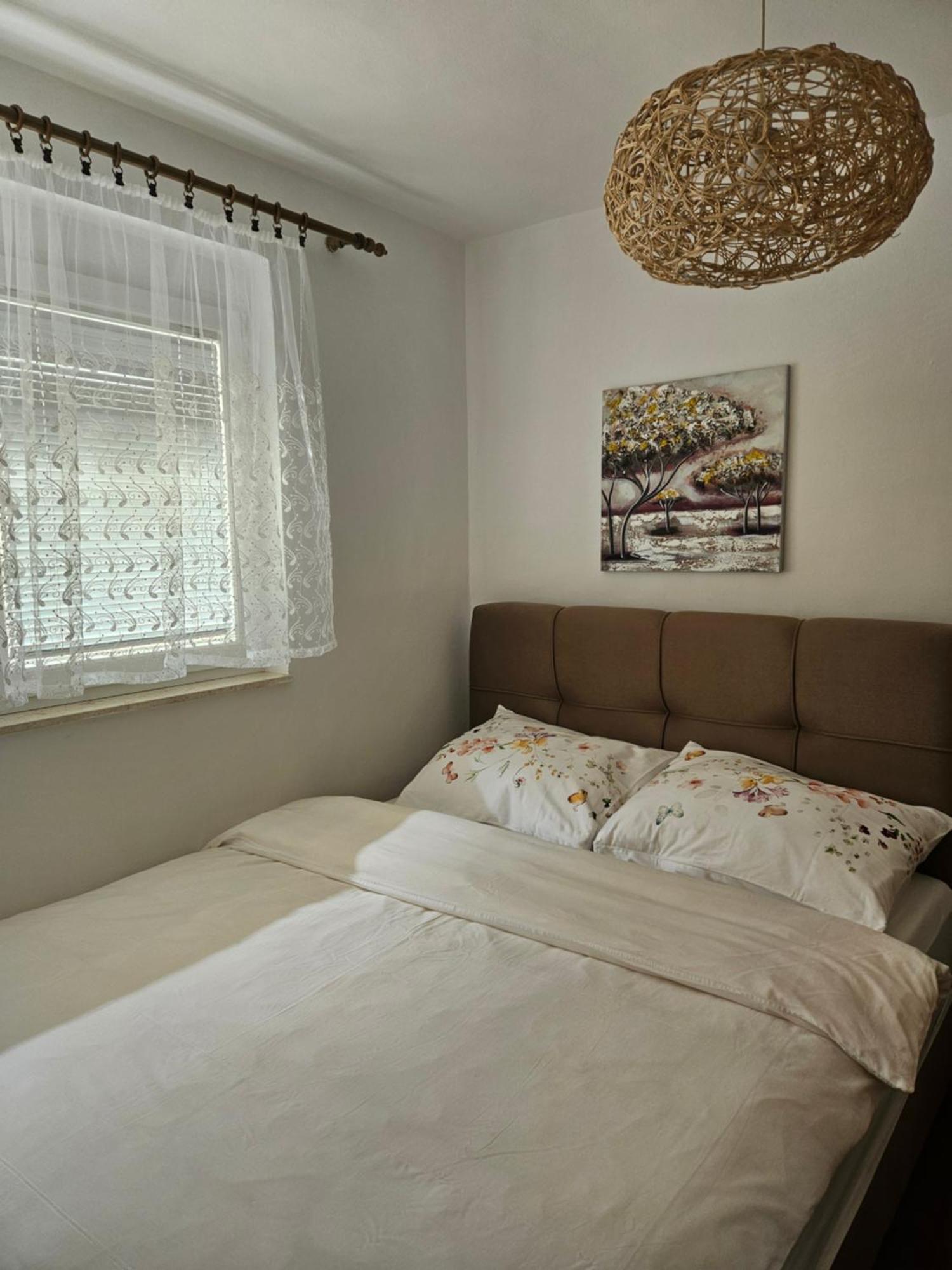 Apartman Noa Книн Екстериор снимка